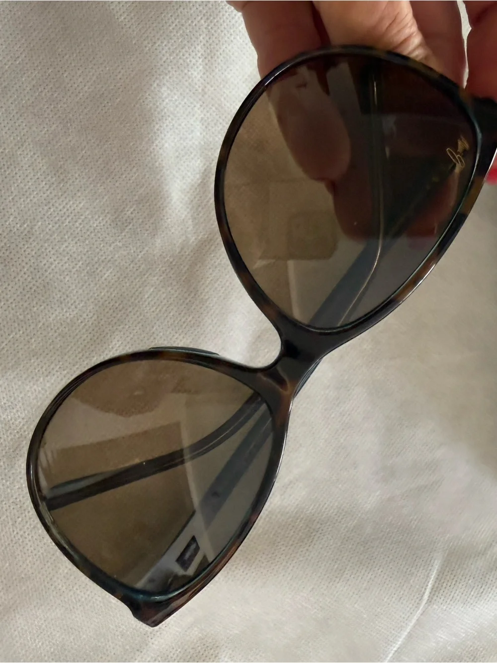 Maui Jim Promotional Polarized Technology Graphic - Green, Red, Blue Accents